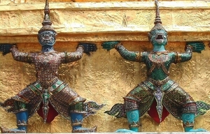 2_Bangkok_grpl_gouden chedi_detail_Reuzen uit Ramayana