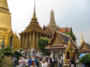 2_Bangkok_grpl_Phra Mondop met gouden stoepa en royal pantheon