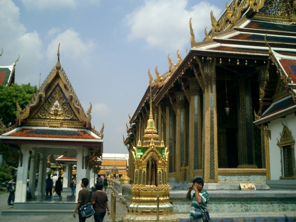 2_Bangkok_grpl_Phra Mondop_een van de 4 memorials op de hoeken va