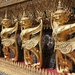 2_Bangkok_grpl_Wat Phra Kaew_detail wachters op buitenmuren