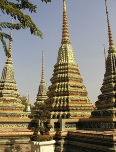 2_Bangkok_Wat Pho_chedis 3