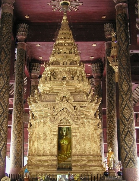 4_Lampang_Wat Phra That Lampang Luang_gouden schrijn met boeddhab