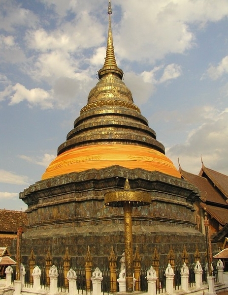 4_Lampang_Wat Phra That Lampang Luang_grote chedi 2