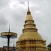 5_Lumphun_Wat Phra That Haripunchai _vergulden chedi met zonnesch