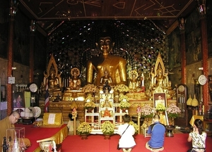 6_Chiang Mai_Doi Suthep_Wat Phra That_boeddha-beelden 3