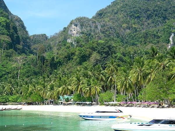 8e_Phuket_omg_Ko Phi Phi_Naar de beroemde Phi Phi eilanden