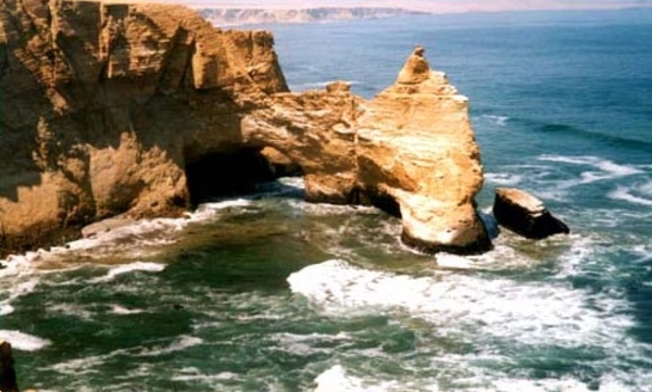 4BA IN Paracas La Cathedral