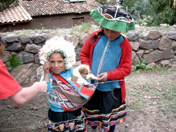 6PI S611 kindje met hond PISAC markt