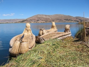 8TIUR IN Titicaca Uros drijvende eilanden