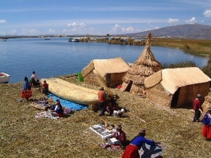 8TIUR IN Titicaca Uros2