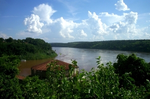 2 Iguacu_drielandenpunt met Argentinië en Paraguay _w