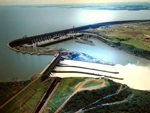 2 Itaipu stuwdam_luchtzicht