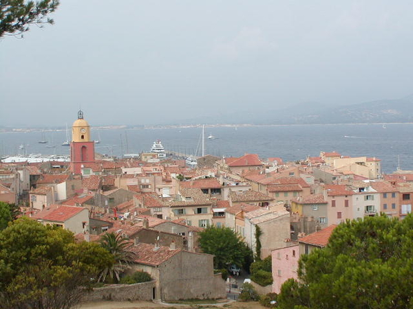 klassiek stadsbeeld van S.-Tropez