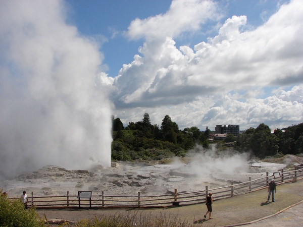 2b Rotorua _Te Puia  _ geiser in actie 5