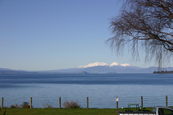 2g Taupo _omg  _zicht op de drie vulkanen