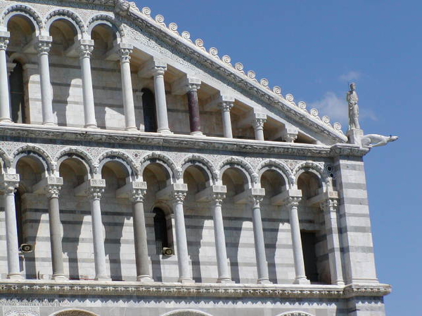 zoek de vijf verschillen bij de zuilenrij