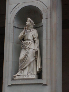 beeld in itte marmer