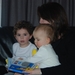 27febru2008 samen met mama een boekje lezen