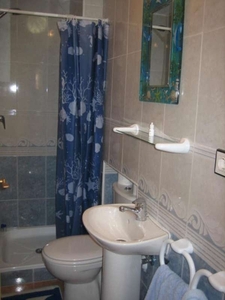 kleine badkamer MET DOUCHE