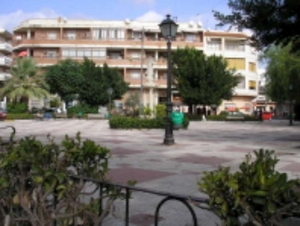 Los Montesinos town square-800