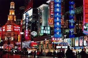 1 Shanghai _de bund_winkelverlichting bij avond