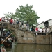 1b Zhouzhuang _boten onder brugje over kanaal