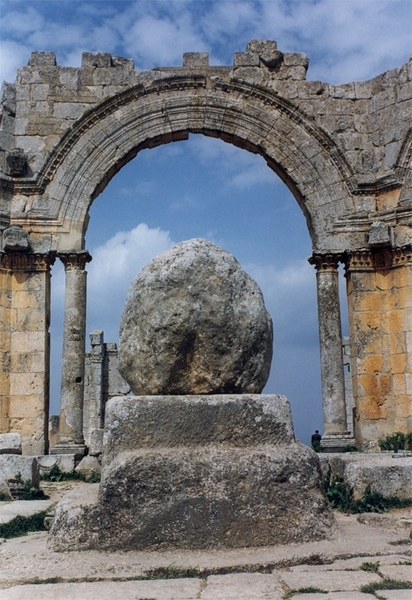 2b Simeonklooster _ruine pilaar van ST-Simeon _de pilaarheilige