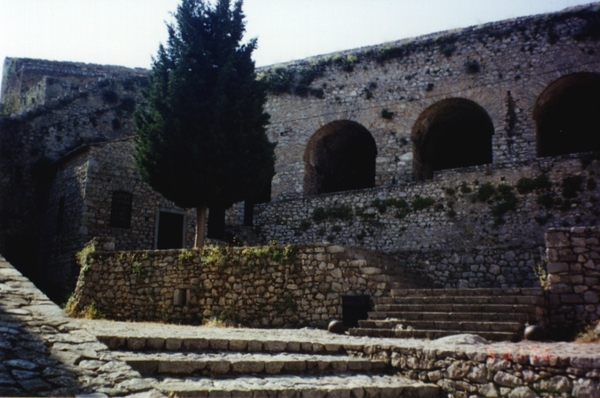 4c Nauplion -palamidi fort binnenplaats