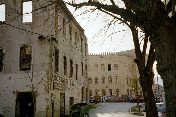 4_BOS_Mostar _beschoten gebouwen