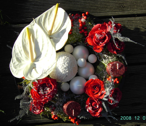 kerstbloemstuk anthurium rode rozen bieke's creaties