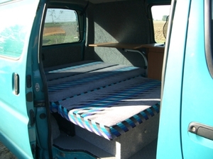 30_HiAce_camper_bed[1]