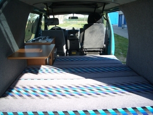 40_HiAce_camper_bed[1]