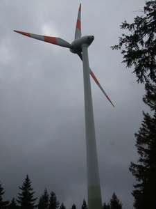 038-Windmolen met minder nevel na de middag