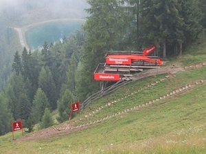 3c_Kitzbühel_zicht vanaf Hahnenkamm_schans voor skispringen