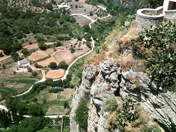 4RO IN RONDA  uitzicht vanaf de rotsen