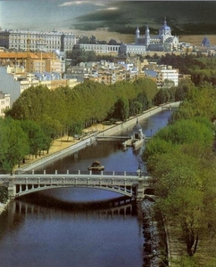 1MA_KP IN Madrid_zicht van over de rivier Manzanares naar Palacio