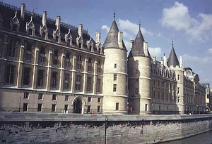 3CV IN Conciergerie-zoom