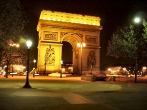 3CVN IN arc de triomphe by night 2