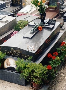 9A Père Lachaise graf Edith Piaf