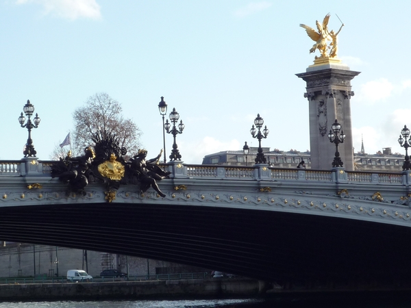 9B4 ET-PC  Pont Alexander III _versiering op de brugrand