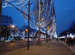 9B8 ET-PC  Champs Elysees _kerstsfeer _met lichtjes en kraampjes