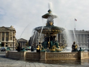 3CVC IN place de la concorde fontijn