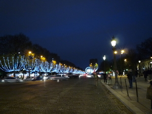 9B8 ET-PC  Champs Elysees _kerstsfeer _met lichtjes en kraampjes