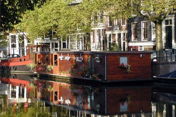 1IN Rye Houseboat