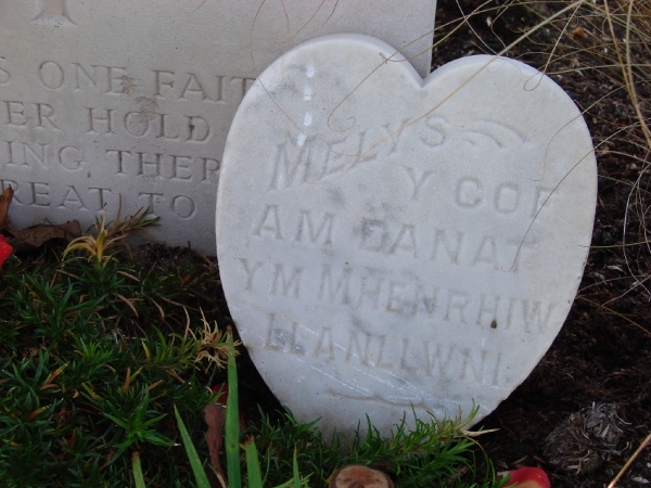 DSC4528-Artillery Wood Cemetery-Graf van Welshe dichter Hedd Wyn