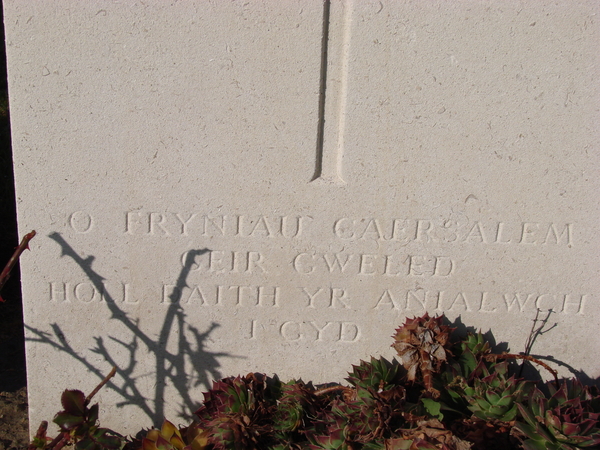 DSC4553-Welsh Cemetery - Caesar's Nose-Roberts-epitaph