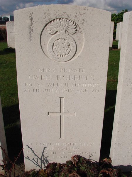 Kopie van DSC4550-Welsh Cemetery - Caesar's Nose-Roberts