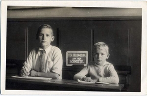schoolfoto van mijn vader Hendrik (en ws. broer Herman)