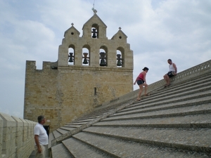 Saintes-Maries-de-la-Mer: Maurice en Patricia op het dak vann de 