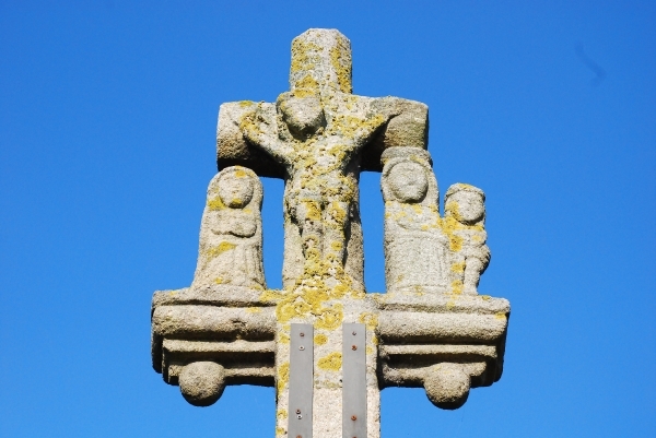 Carrefour des Roses - Bretoens Calvariekruis